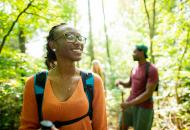 /content/dam/uhc/uhone/health-and-wellness/wide-WomanHiking-995401572.jpg