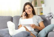 /content/dam/uhc/uhone/health-and-wellness/wide-WomanOnPhone-1003817162.jpg