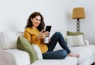 /content/dam/uhc/uhone/health-and-wellness/wide-WomanOnPhone-1480498797.jpg